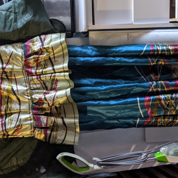 Dress - Picture 3 of 4